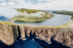 Slave Cliff (Lake Above the Ocean) image