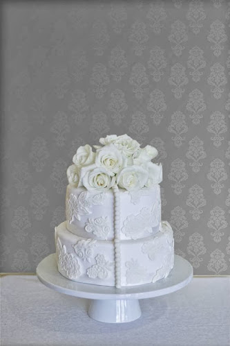 Jennifer Lindsay Wedding Cakes and Flowers - Bakery