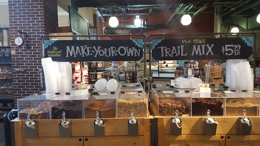 Grocery Store «Market District Supermarket», reviews and photos, 100 Settlers Ridge Center Dr, Pittsburgh, PA 15205, USA