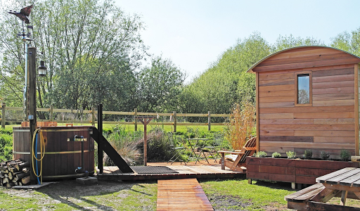 Barnacles Glamping