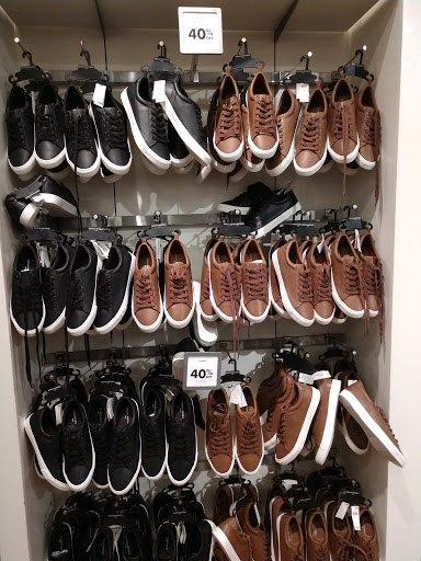 Clothing Store «Banana Republic», reviews and photos, 8200 Vineland Ave, Orlando, FL 32821, USA