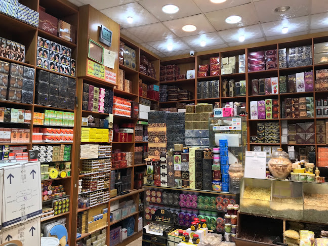Opinii despre شركة سقطرى التجارية (المرزوقي سابقاً) لـ اللُّبَان الطبيعي العربي والبخور والعطور în جدة - محل عطور
