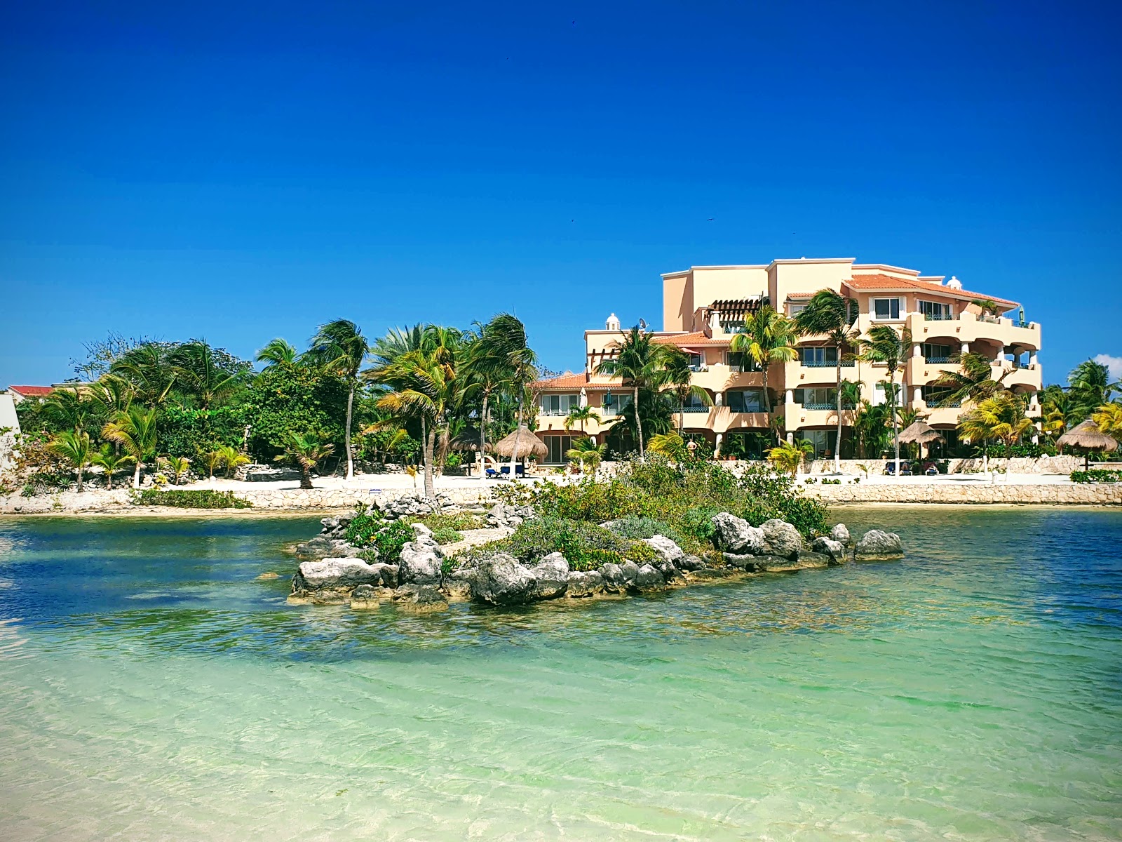 Foto de Catalonia Yucatan beach - lugar popular entre os apreciadores de relaxamento