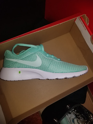 Shoe Store «DSW Designer Shoe Warehouse», reviews and photos, 6971 Grand Ave, Gurnee, IL 60031, USA