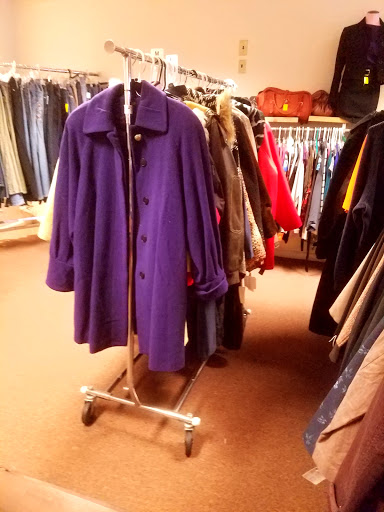Consignment Shop «Brand Used Thrift And Consignment Shop», reviews and photos, 157 Dolson Ave, Middletown, NY 10940, USA