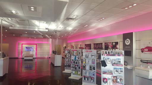 Cell Phone Store «T-Mobile», reviews and photos, 62 Sunrise Hwy, Lindenhurst, NY 11757, USA