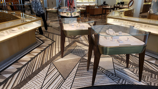 Department Store «Barneys New York, Chicago», reviews and photos, 15 E Oak St, Chicago, IL 60611, USA