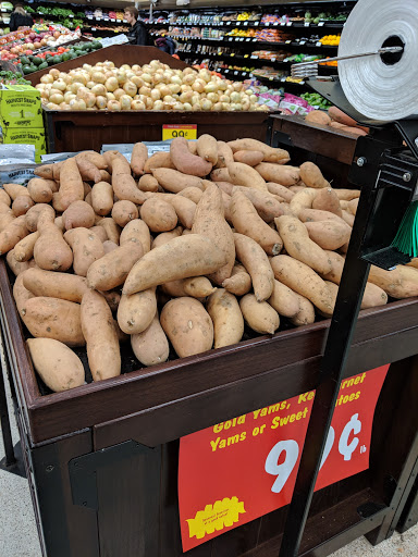 Grocery Store «Fred Meyer», reviews and photos, 777 NW Kings Blvd, Corvallis, OR 97330, USA