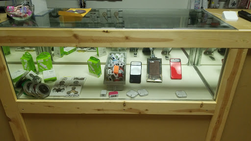 Cell Phone Store «I Phone Plus Repair», reviews and photos, 2500 Bardstown Rd #5, Louisville, KY 40205, USA