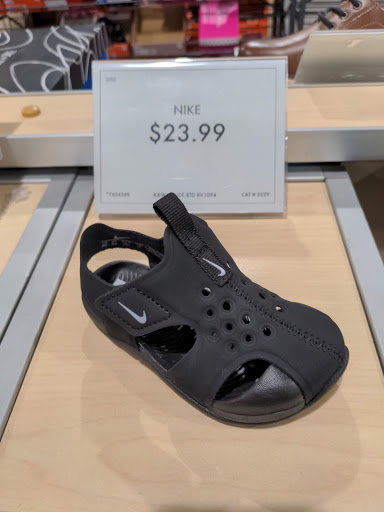 Shoe Store «DSW Designer Shoe Warehouse», reviews and photos, 8506 E 71st St, Tulsa, OK 74133, USA