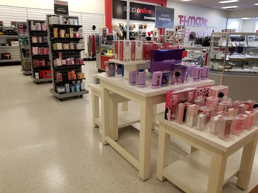 Department Store «T.J. Maxx & HomeGoods», reviews and photos, 715 E Dundee Rd, Palatine, IL 60074, USA