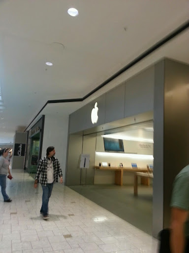 Computer Store «Apple MacArthur Center», reviews and photos, 300 Monticello Ave, Norfolk, VA 23510, USA