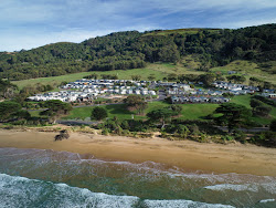 Photo de Apollo Bay avec rivage droit, long