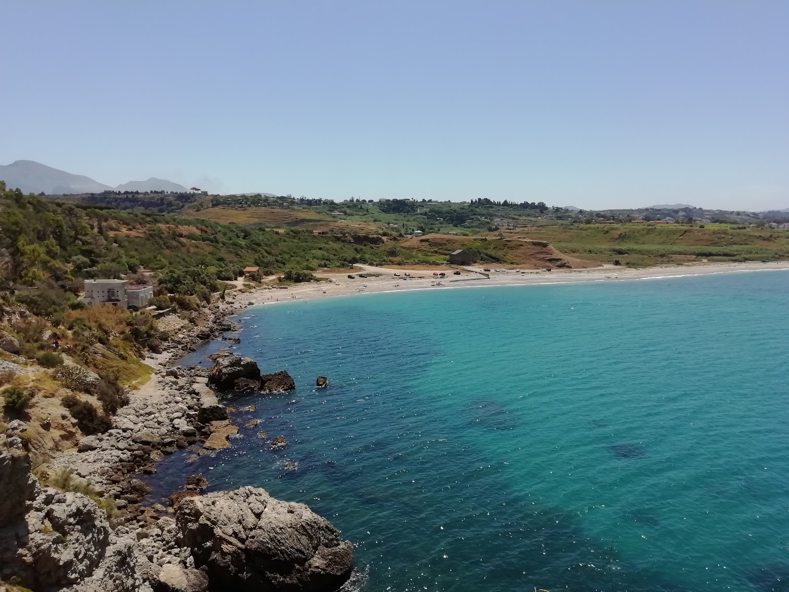 Spiaggia di San Cataldo Terrasini'in fotoğrafı - rahatlamayı sevenler arasında popüler bir yer