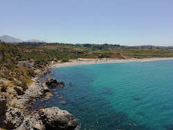 Spiaggia di San Cataldo Terrasini'in fotoğrafı - rahatlamayı sevenler arasında popüler bir yer