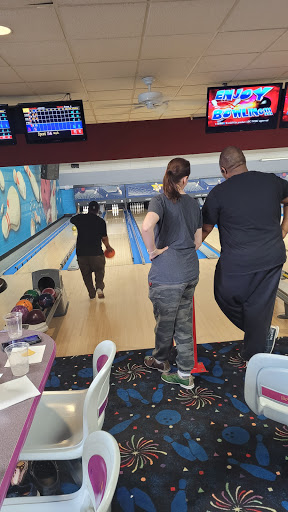 Bowling Alley «Luxury Lanes & Lounge Inc», reviews and photos, 600 E 9 Mile Rd, Ferndale, MI 48220, USA