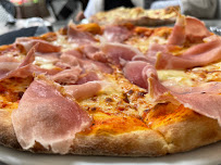 Plats et boissons du Pizzeria Distributeur de pizza d’Epiry - n°2