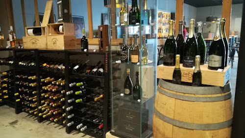 Le Vineum | Cave & Bar à vins à Mozac