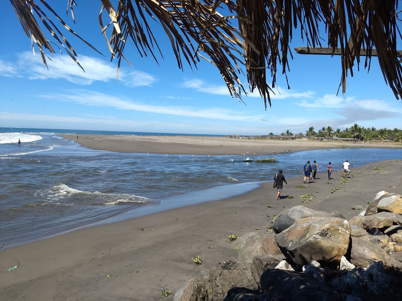 Valokuva La Boca de Apiza Beachista. pinnalla turkoosi puhdas vesi:n kanssa