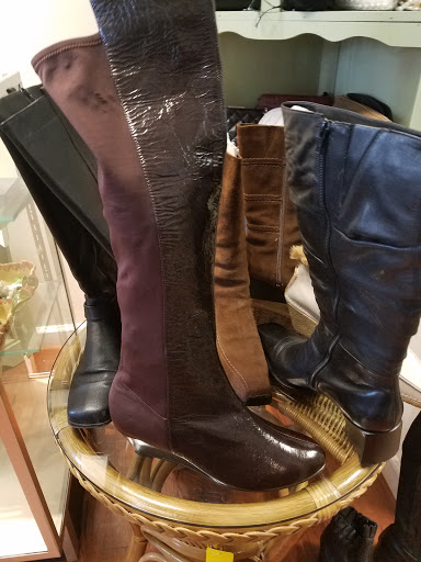 Consignment Shop «Brand Used Thrift And Consignment Shop», reviews and photos, 157 Dolson Ave, Middletown, NY 10940, USA