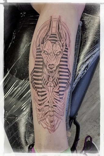 Explore throne of glass tattoo ideas, creative tattoo ideas in La Crosse, available at La Crosse Tattoo