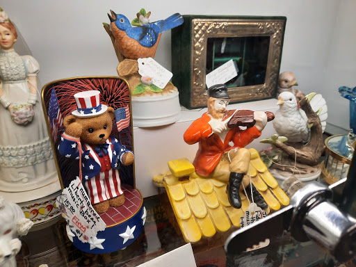 Antique Store «7th Avenue Antique Mall», reviews and photos, 2563 7th Ave E, North St Paul, MN 55109, USA