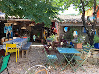 Atmosphère du Restaurant Maison Bleue cafe et coworking à Lablachère - n°4