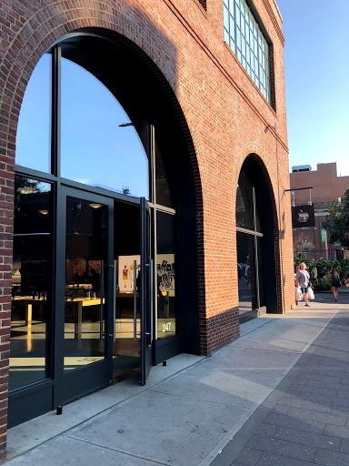 Computer Store «Apple Williamsburg», reviews and photos, 247 Bedford Ave, Brooklyn, NY 11211, USA