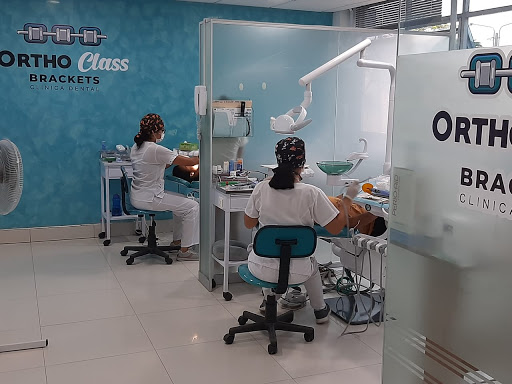 ORTHO CLASS Clínica Dental Brackets