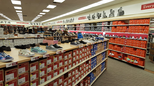 Shoe Store «Famous Footwear», reviews and photos, 2775 E Bidwell St, Folsom, CA 95630, USA