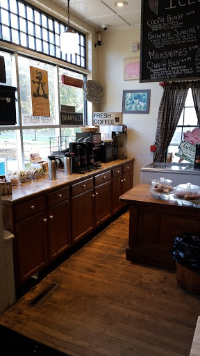 Grocery Store «Granville Country Store», reviews and photos, 11 Granby Rd, Granville, MA 01034, USA