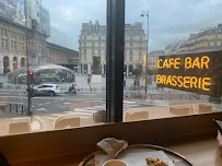 Café du Restaurant servant le petit-déjeuner Starbucks à Paris - n°2