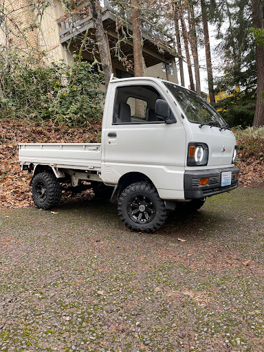 Auto Body Shop «Maaco Collision Repair & Auto Painting», reviews and photos, 1465 Railroad Blvd, Eugene, OR 97402, USA