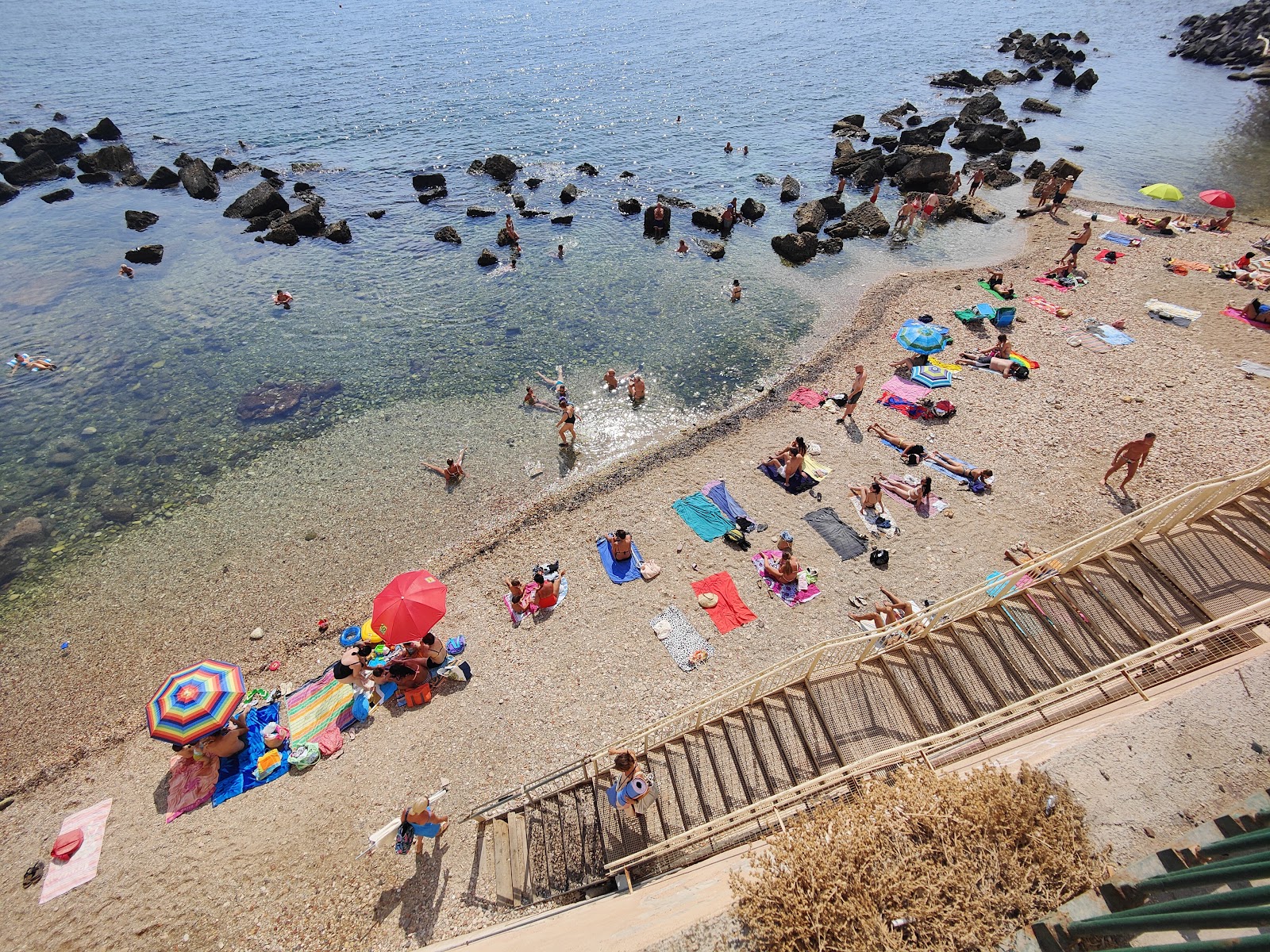Cala Rossa Beach'in fotoğrafı ve yerleşim