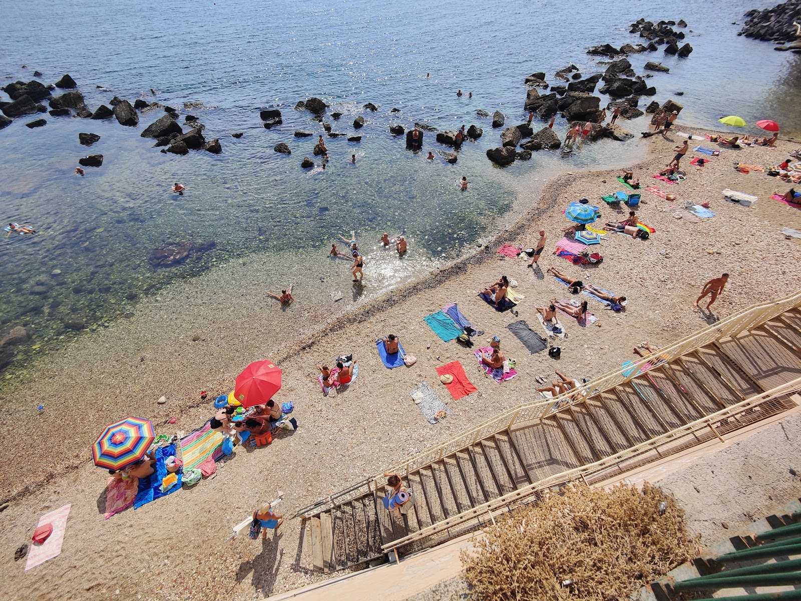 Foto van Cala Rossa Beach en de nederzetting