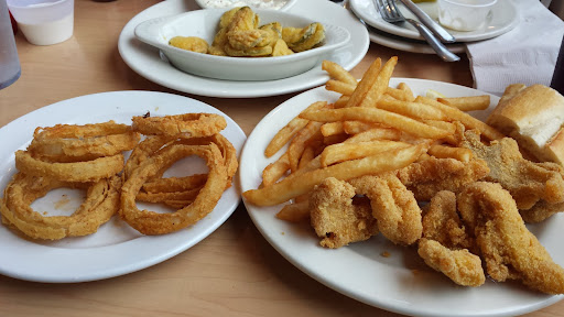 Seafood Restaurant «Blow fly inn», reviews and photos, 1201 Washington Ave, Gulfport, MS 39507, USA