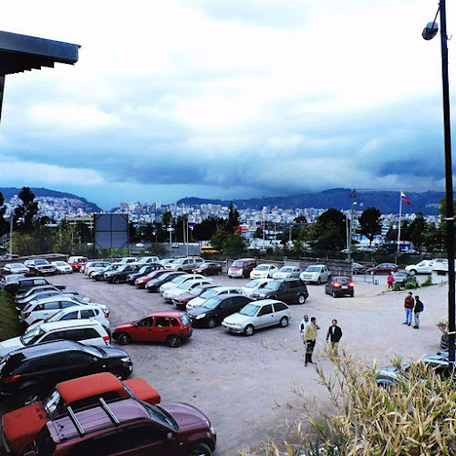 Opiniones de La Capital Deportiva - Canchas Sintéticas de fútbol Quito en Quito - Campo de fútbol