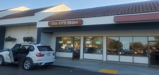 The UPS Store, 5627 Kanan Rd, Agoura Hills, CA 91301, USA, 