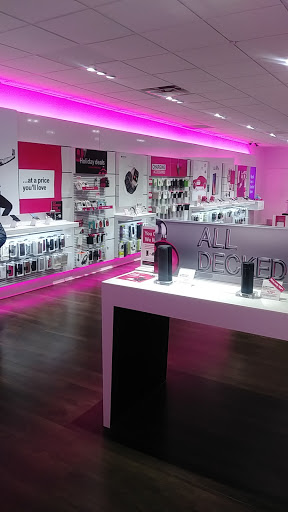 Cell Phone Store «T-Mobile», reviews and photos, 590 Hempstead Turnpike, West Hempstead, NY 11552, USA