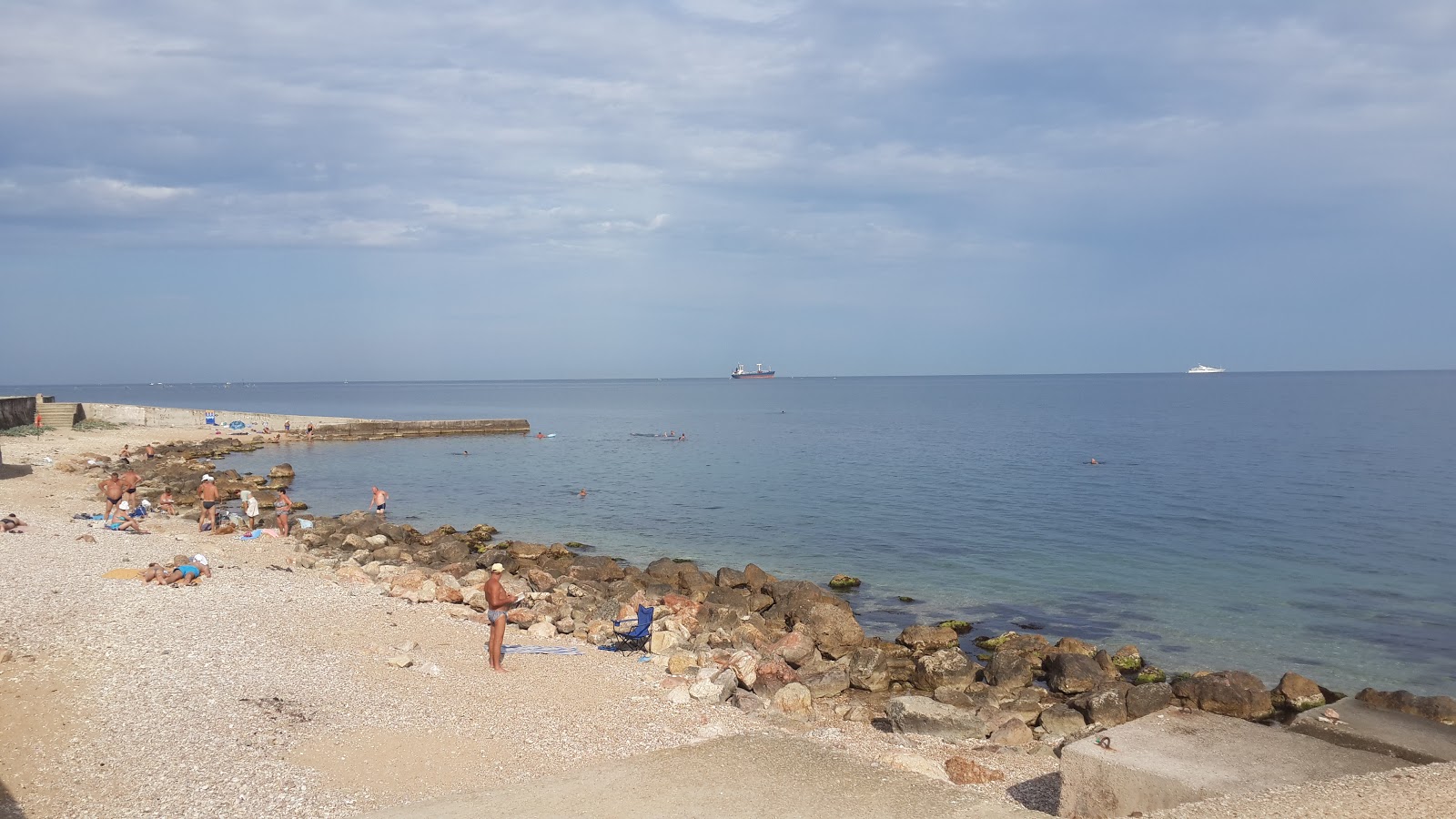 Tolstyak beach'in fotoğrafı ve yerleşim