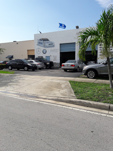 Auto Repair Shop «Auto Center - MERCEDES & BMW Repair Specialists», reviews and photos, 3065 W 80th St, Hialeah, FL 33018, USA