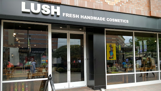 Lush Cosmetics, 17370 Hall Rd, Charter Twp of Clinton, MI 48038, USA, 