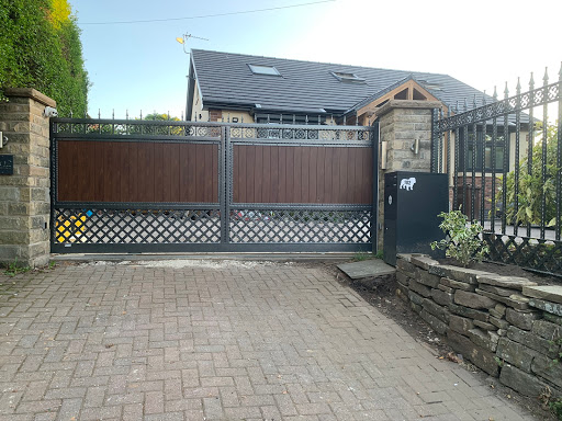 Country Gates and Barriers