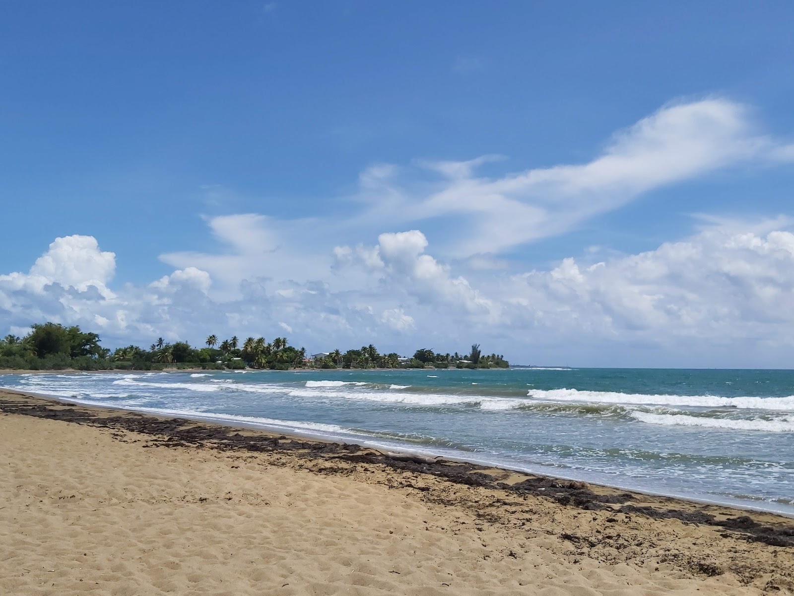 Fotografija Playa Pozuelo Exclusive z svetel pesek površino