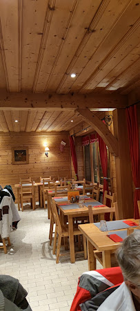 Atmosphère du Restaurant Le Corti Des Saveurs à Sixt-Fer-à-Cheval - n°5