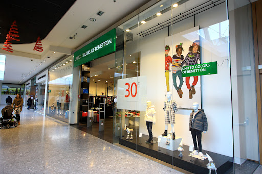 Stores to buy benetton women's products Seville