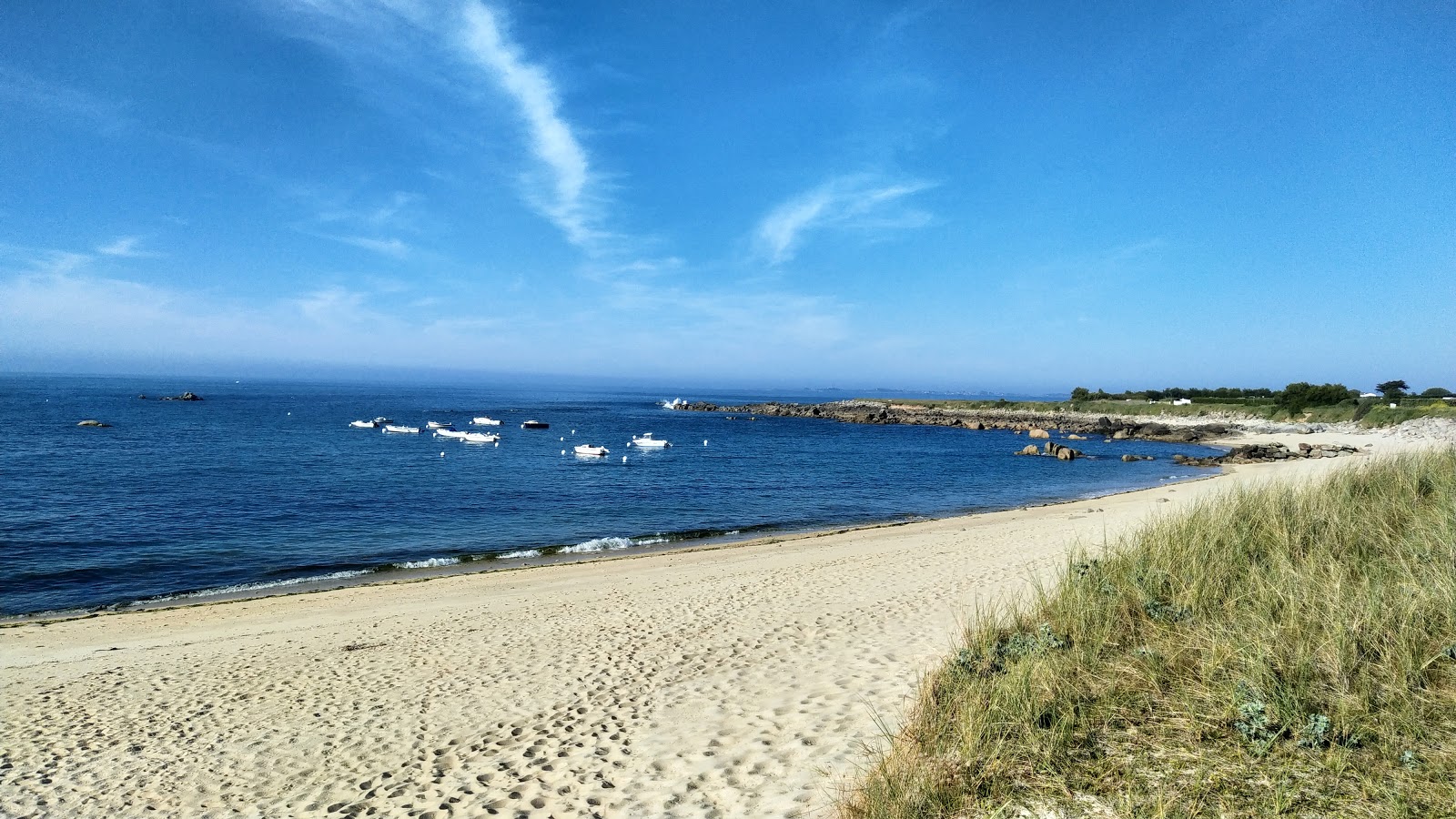 Fotografie cu Plage de Poulennou cu drept și lung