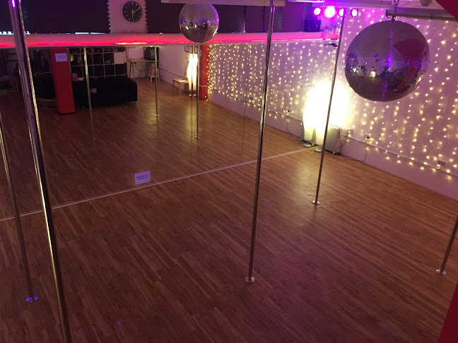 360 Pole Dancing - Bristol