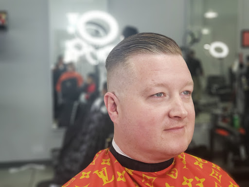 Barber Shop «Headlines Barber Shop», reviews and photos, 7130 Big Bend Rd #110, Gibsonton, FL 33534, USA