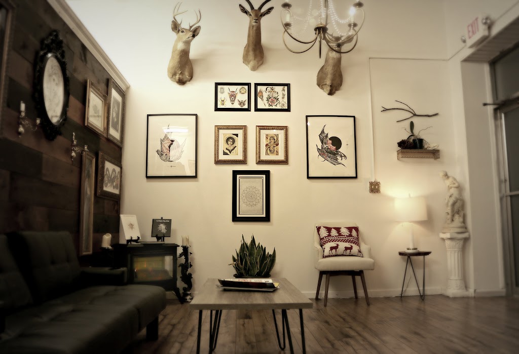 Crown & Anchor Tattoo Parlor 08742